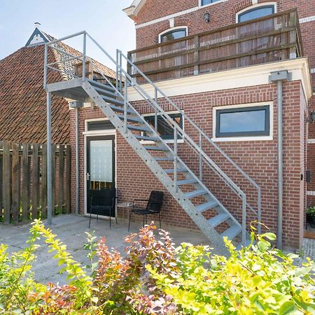 Sfeervol Verblijf In Oude Gemeentehuis Eenrum. Dış mekan fotoğraf