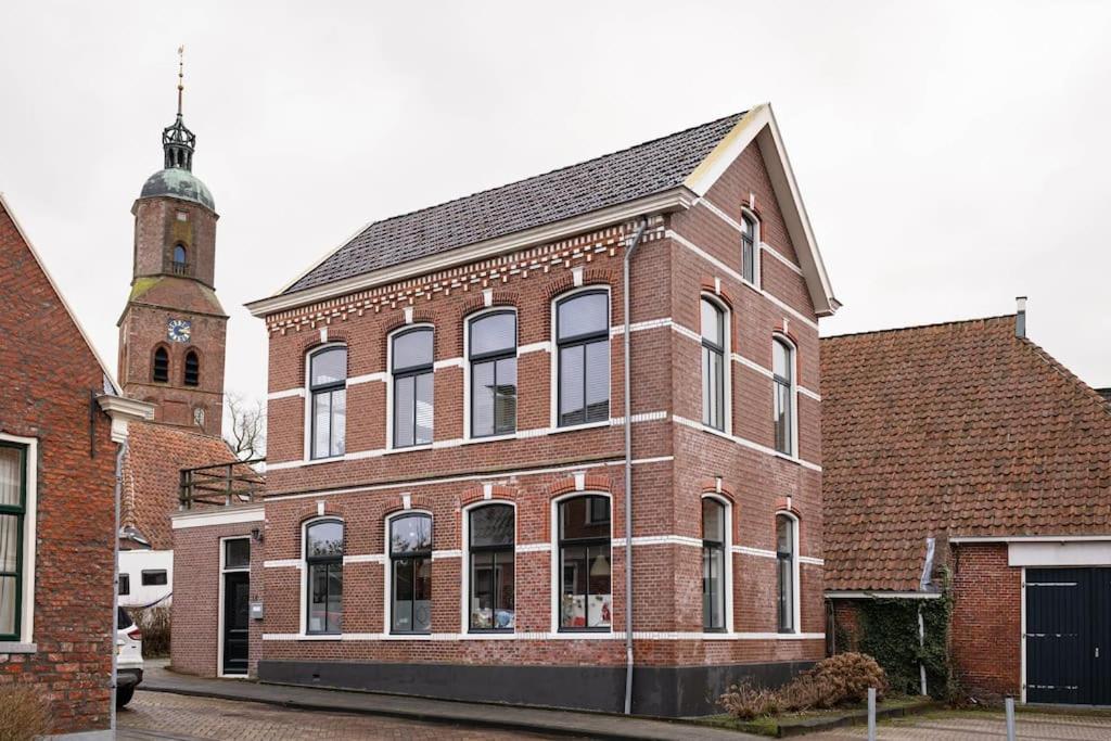 Sfeervol Verblijf In Oude Gemeentehuis Eenrum. Dış mekan fotoğraf