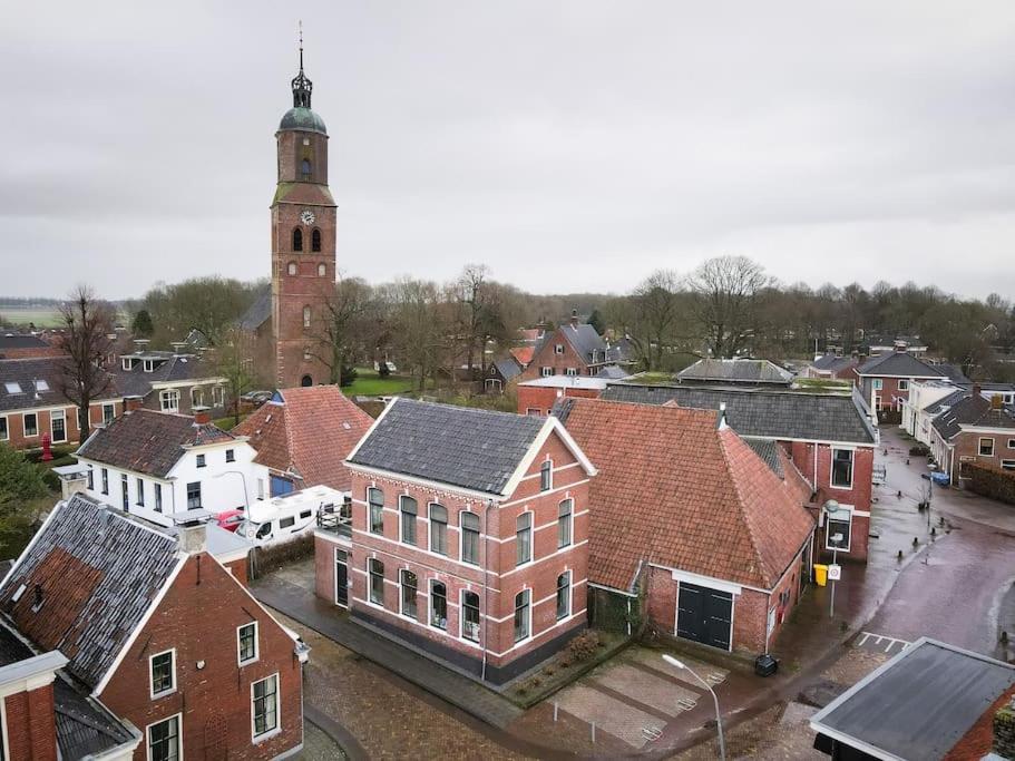 Sfeervol Verblijf In Oude Gemeentehuis Eenrum. Dış mekan fotoğraf