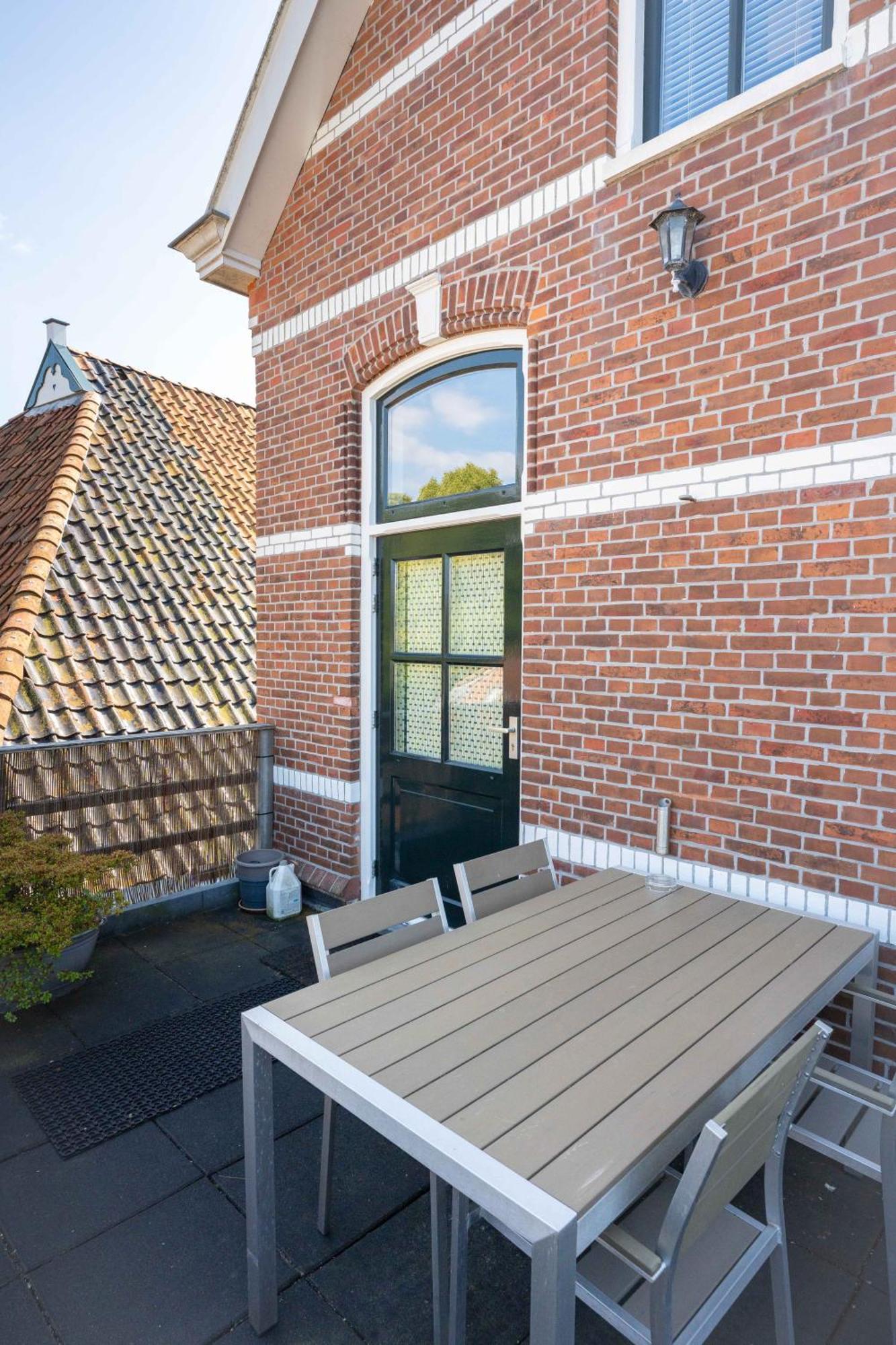 Sfeervol Verblijf In Oude Gemeentehuis Eenrum. Dış mekan fotoğraf