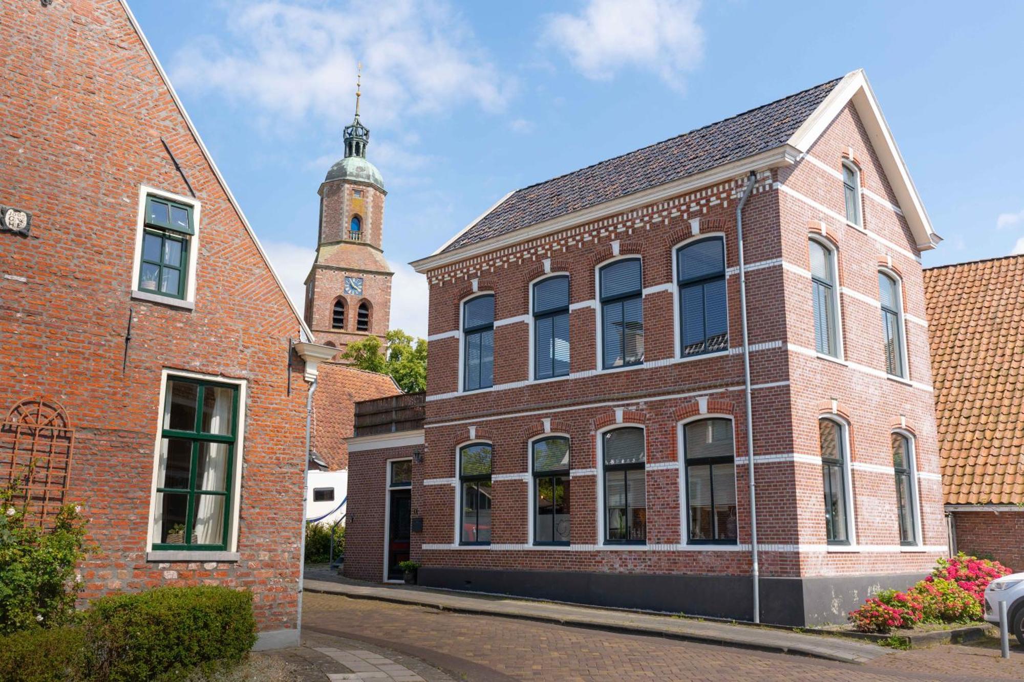 Sfeervol Verblijf In Oude Gemeentehuis Eenrum. Dış mekan fotoğraf